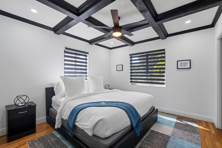 Room 3, Stunning 3 Bd Pool House w Enchanting Water Views, Broward