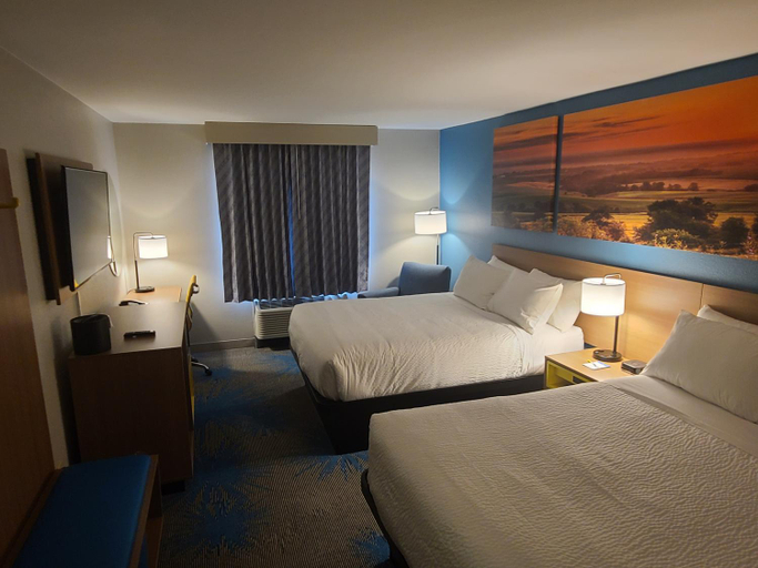 Bedroom 3, Days Inn by Wyndham Johnson Creek, Jefferson