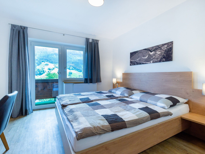 Bedroom 3, Beautiful Apartment in Salzburg With Balcony, Zell am See