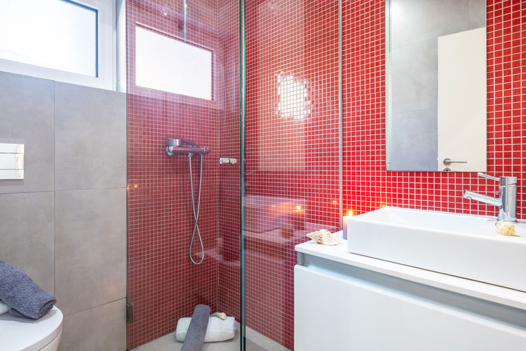 Bathroom 4, Villa San Marino, Portimão