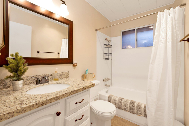 Bathroom 4, Robinhood Chalet #2277, San Bernardino
