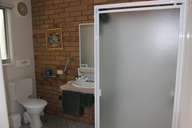 Bathroom 4, Balnarring Village Motor Inn, Melbourne