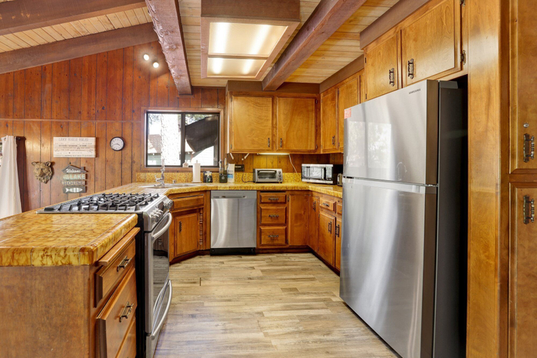 Others 5, Lakeview Fishing House #121, San Bernardino