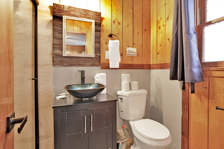 Bathroom, Lakeside 109, San Bernardino