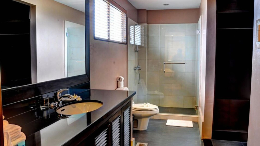 Bathroom 5, Coralpoint Gardens, Lapu-Lapu City