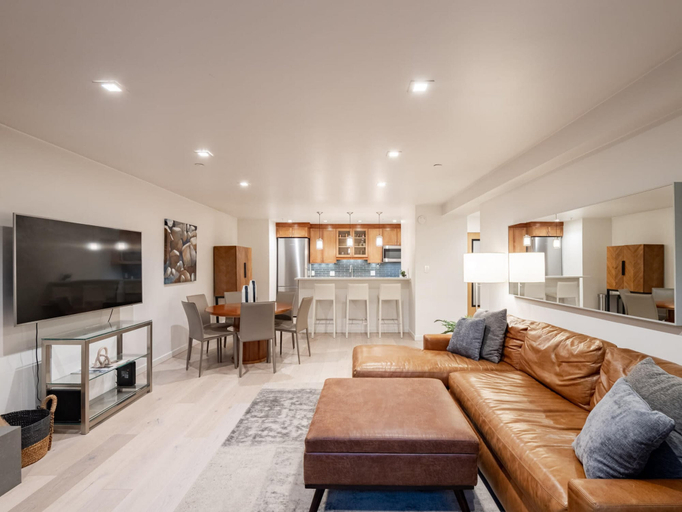 Room 2, Cooper s Corner by Rove 2BR w Sauna Hot Tub, Pitkin