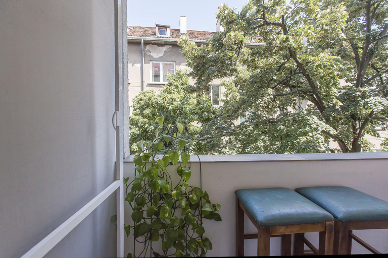 Room 4, Colorful 2bdr Apartment in the City Center, Stolichna