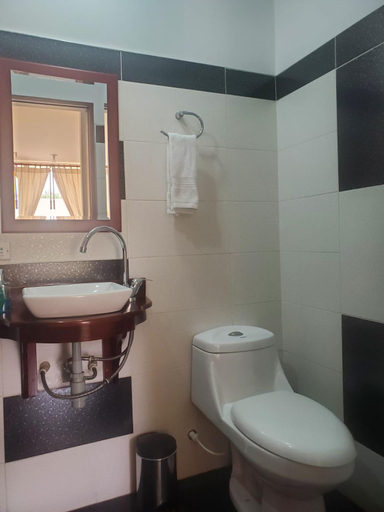 Bathroom 3, Valle De Iraka - Apartahotel, Tibasosa