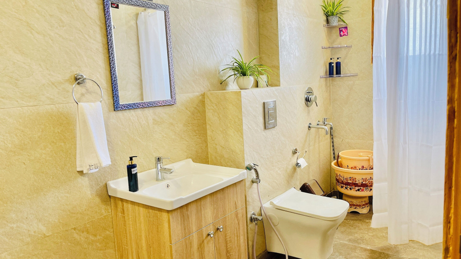 Bathroom 2, BedChambers Serviced Apartment Sector 52, Gurgaon