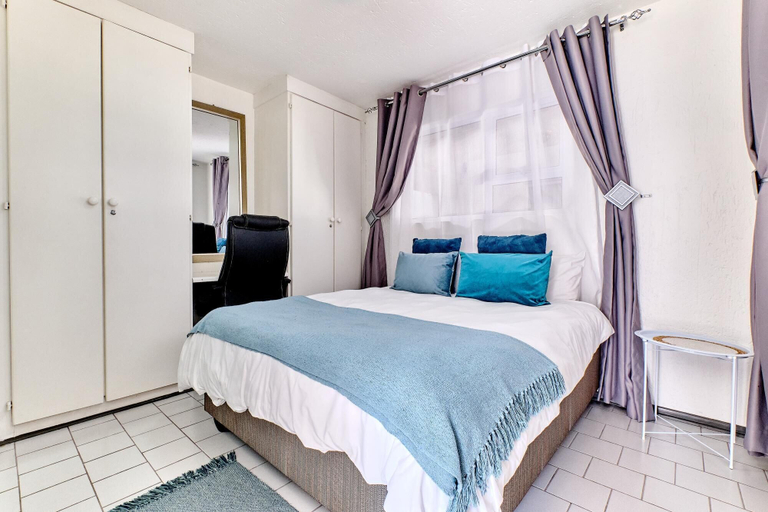Room 3, One Bed Unit in Prime Sandton- 2139, City of Johannesburg