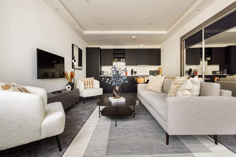 Others 5, The Battersea Secret - Modish and Bright 1bdr Flat, London