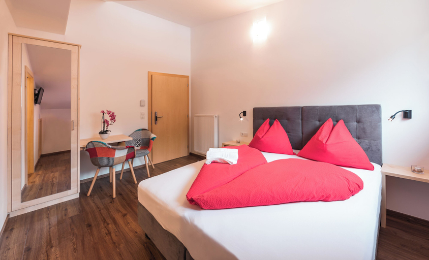 Bedroom 5, Hotel Apartment Haus Gitschberg, Bolzano