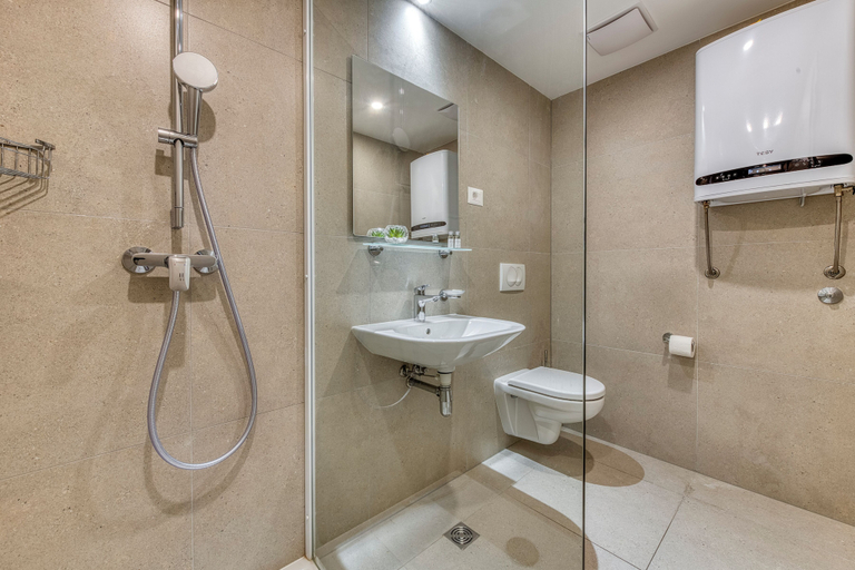 Bathroom 2, Dubrovnik Skyline Apartments, Dubrovnik