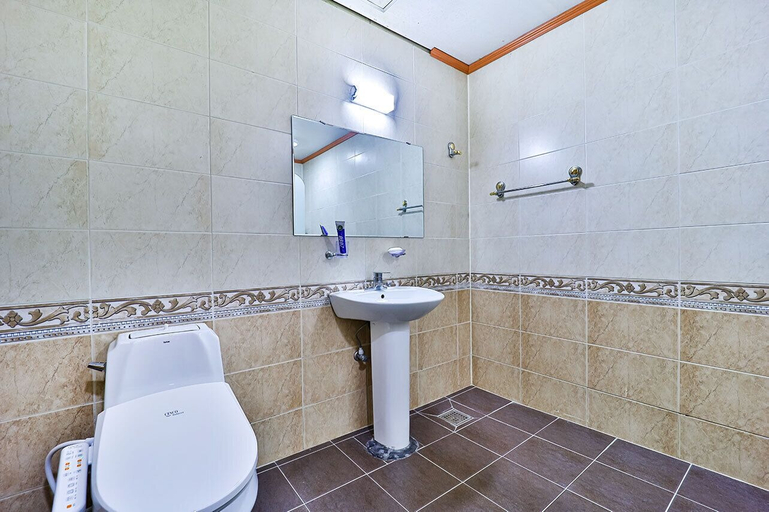 Bathroom 4, Incheon Airport Young jong stay hotel, Jung