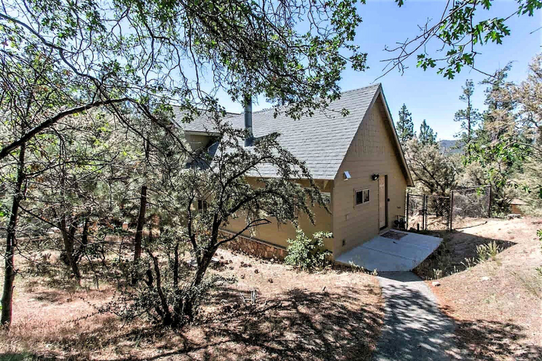 Exterior & Views 2, Grandpas AXE # 1775, San Bernardino