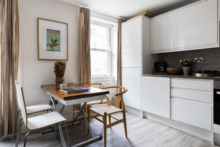Others 5, Modern Duplex Near Oxford Street, London