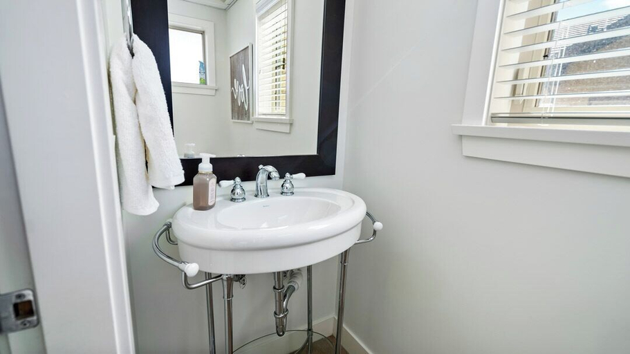Bathroom 3, The Beach House at Barona Beach 4301, Central Okanagan