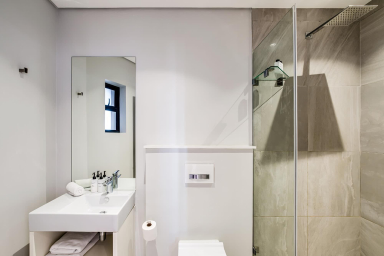 Bathroom 4, Modern Apartment w Rooftop Deck Jacuzzi Penthouse on S, City of Cape Town