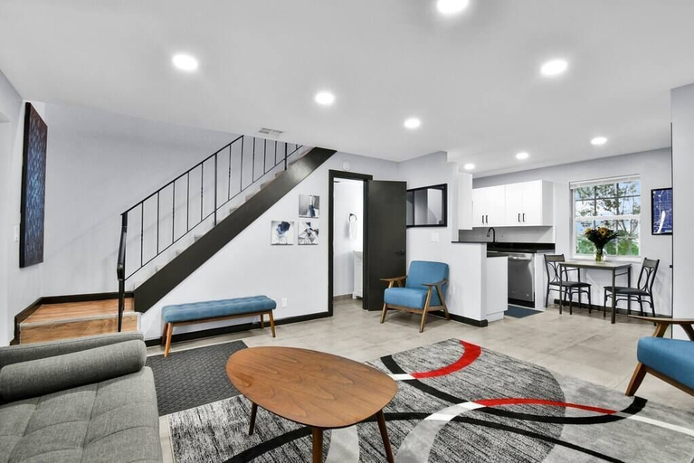 Room 5, Private 2-bedroom Wilton Villas, Broward