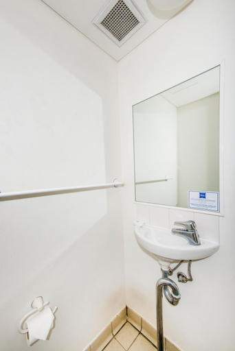 Bathroom, Imperial Motel Windsor, Windsor