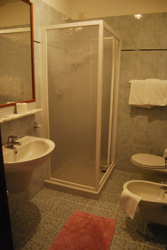 Bathroom 3, Hotel Ristorante Il Gabbiano, Perugia
