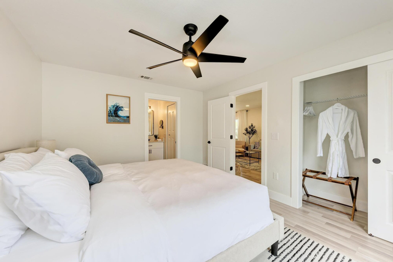 Room 4, Charming Florida Beach Home w King Bed Patio, Sarasota