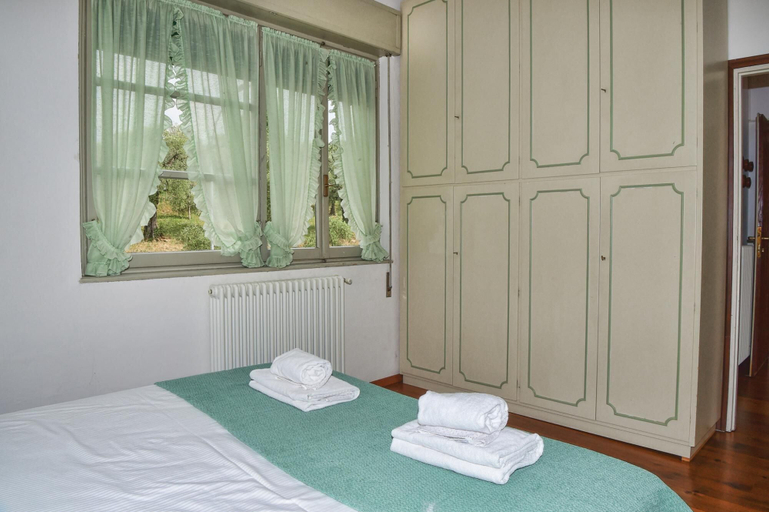Bedroom 4, Coral Blue by Wonderful Italy, Como