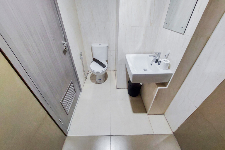 Bathroom 2, Homey And Simply Look 1Br Tamansari Bintaro Mansion Apartment, Tangerang Selatan