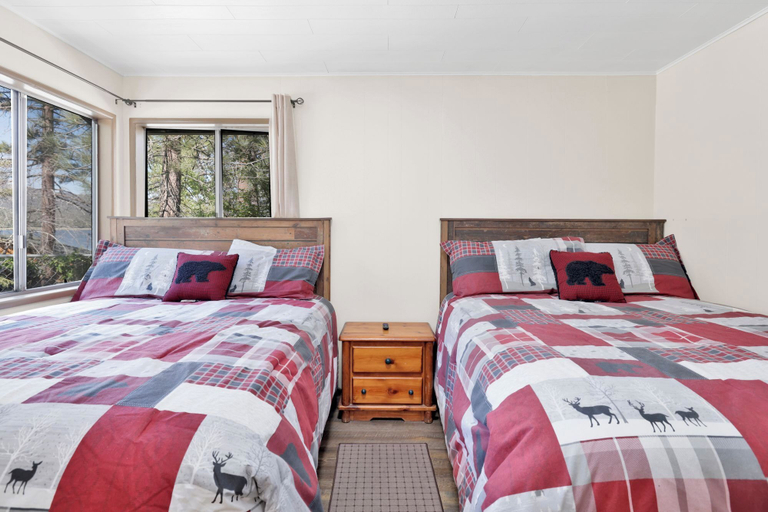 Bedroom 3, Twin Pines #111, San Bernardino