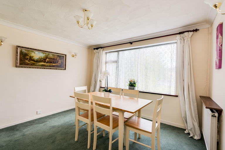 Others 5, Kidlington 3 BR House Parking Large Garden, Oxfordshire