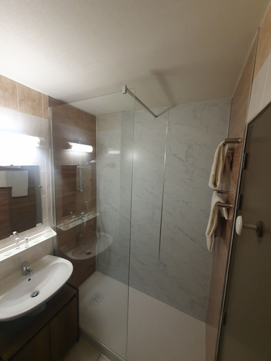 Bathroom 7