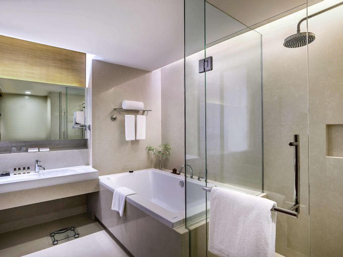 Bathroom 10