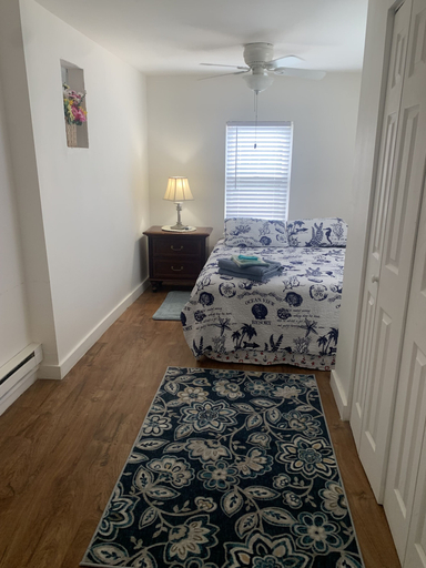 Room 5, Sandy Mutts At The Beach 1 Bedroom Cottage by RedAwning, Norfolk