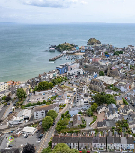 Others 5, Penlan - Close to Town and Beaches, Pembrokeshire