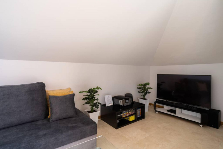 Room 5, Santa Luzia Funchal View 2 Bedrooms Pool, Funchal
