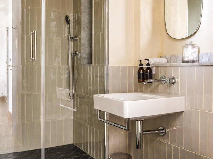 Bathroom, Stunning Apartment with City views, London