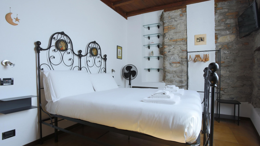 Bedroom 3, Piazza Campidoglio 5, Como