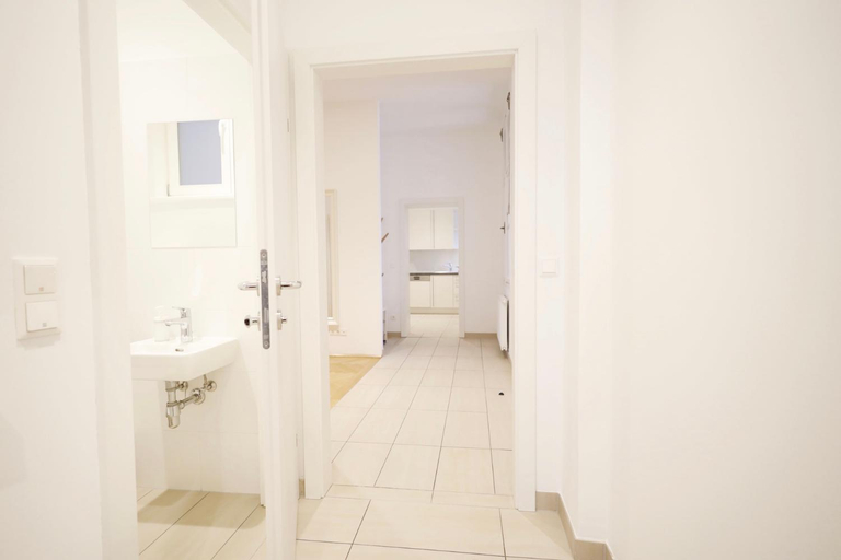 Bathroom 2, HeyMi Apartments Opernring, Wien