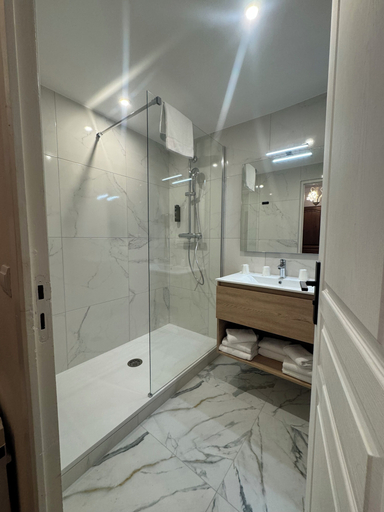 Bathroom 5, Le Clos Deauville Saint-Gatien, Calvados