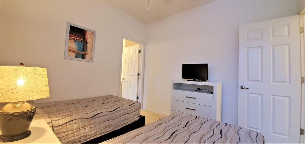 Room 4, Grand Superior 4BD Pool Home at Disney Universal, Polk