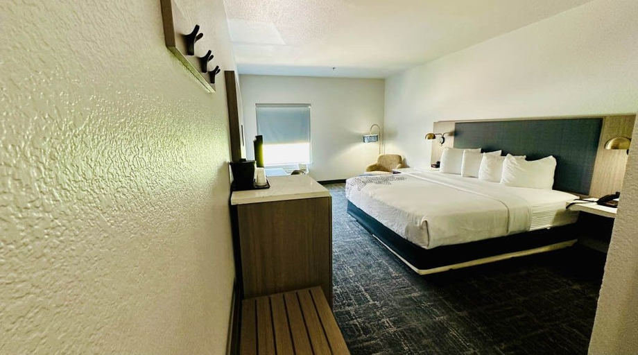 Bedroom 3, La Quinta Inn & Suites by Wyndham Ft. Worth - Forest Hill TX, Tarrant