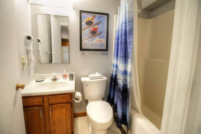 Bathroom 4, Mt Green Quick Walk to Lift Pool Sauna hot tub, Rutland