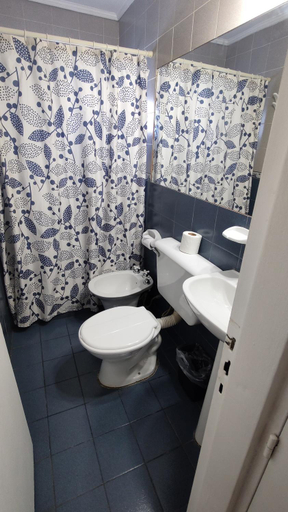 Bathroom 5, Laguna Azul, Güer Aike