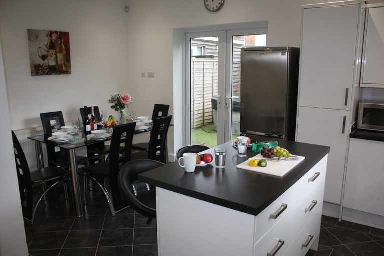 Others 5, Holiday Home With Hot Tub & Sauna, Bournemouth