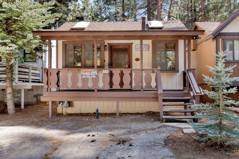 Exterior & Views 2, Moose INN #1836, San Bernardino