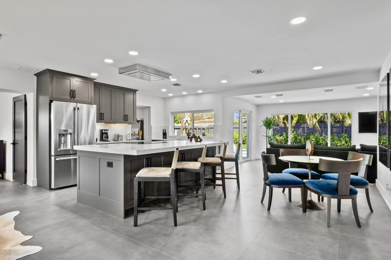 Room 1, Stunning Poolside Luxury Retreat, Broward