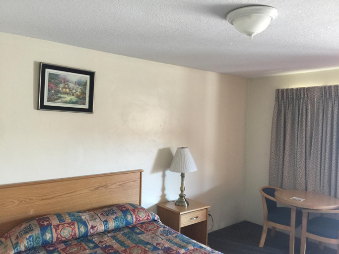 Others 4, Hacienda Motel, Riverside