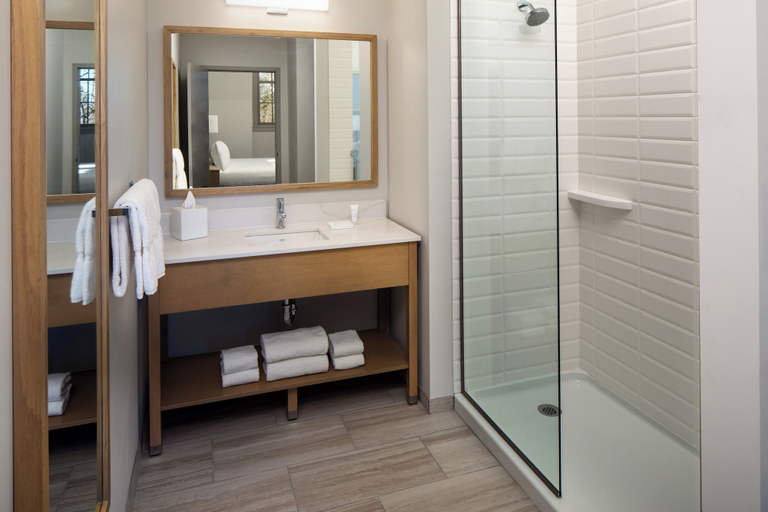 Bathroom 5, Hotel Ursa, Penobscot