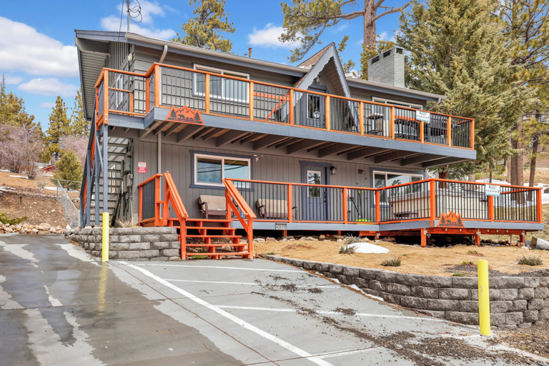 Exterior & Views, Ursa Minor #2135, San Bernardino