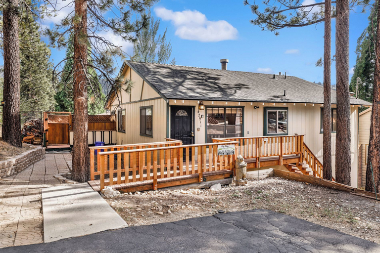 Exterior & Views 2, Happy Bear #2053, San Bernardino